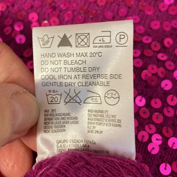 ESCADA  v-neck fuchsia sequined top, small, EUC - Picture 10 of 10